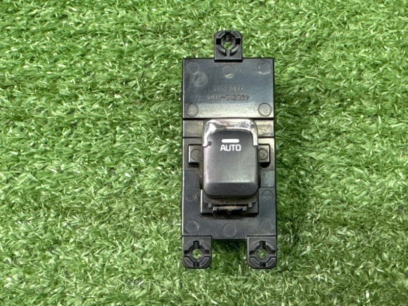 Кнопка стеклоподъемника Kia Ceed 2 2015 SW