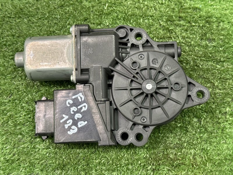 Мотор стеклоподъемника Kia Ceed 2 2015 SW