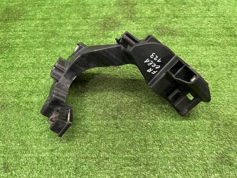 Кронштейн фары Kia Ceed 2 2015 SW