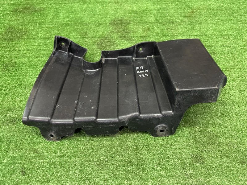 Пыльник двигателя Kia Ceed 2 2015 SW