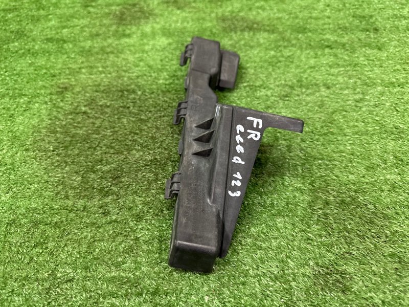 Кронштейн бампера передний Kia Ceed 2 2015 SW