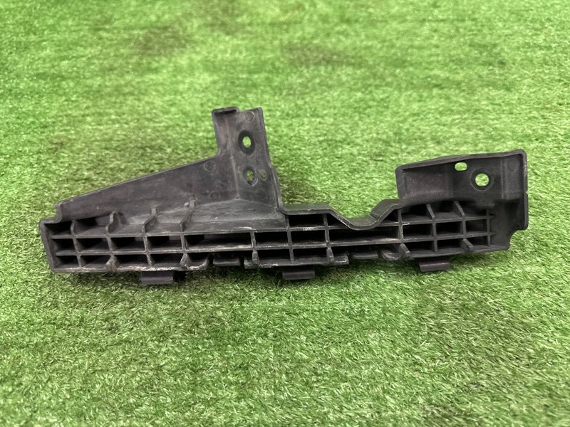 Кронштейн бампера передний Kia Ceed 2 2015 SW