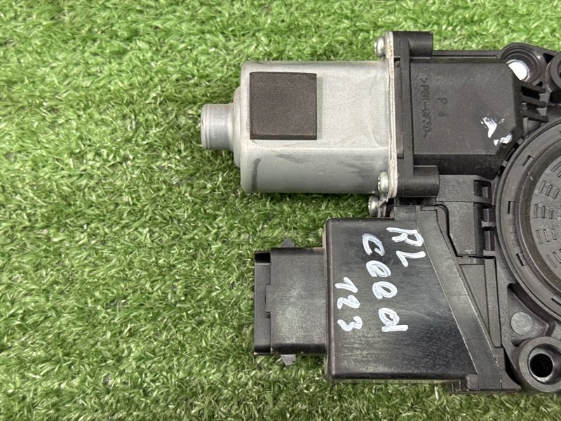 Мотор стеклоподъемника Kia Ceed 2 2015 SW