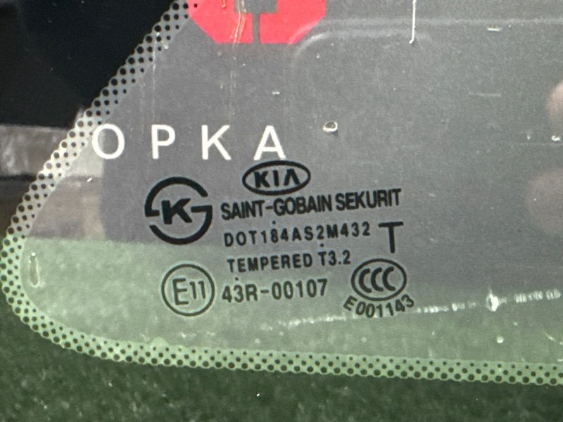 Стекло глухое заднее Kia Ceed 2 2015 SW