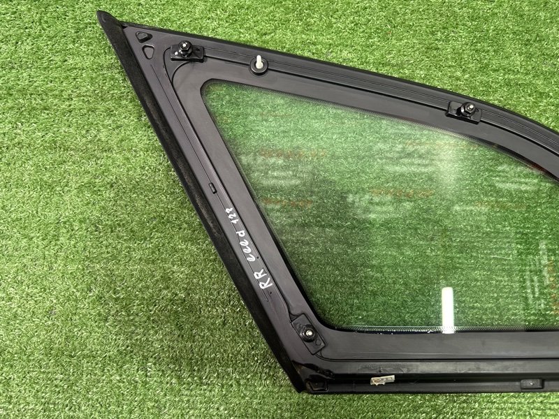 Стекло глухое заднее Kia Ceed 2 2015 SW