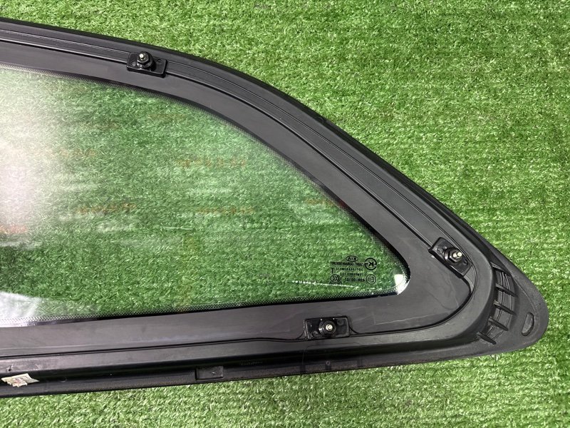 Стекло глухое заднее Kia Ceed 2 2015 SW