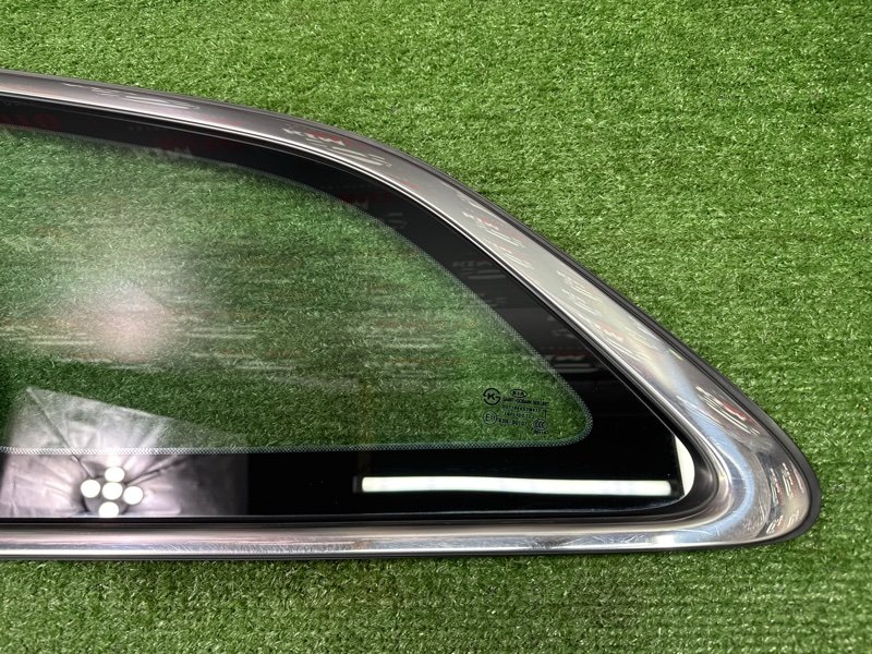 Стекло глухое заднее Kia Ceed 2 2015 SW