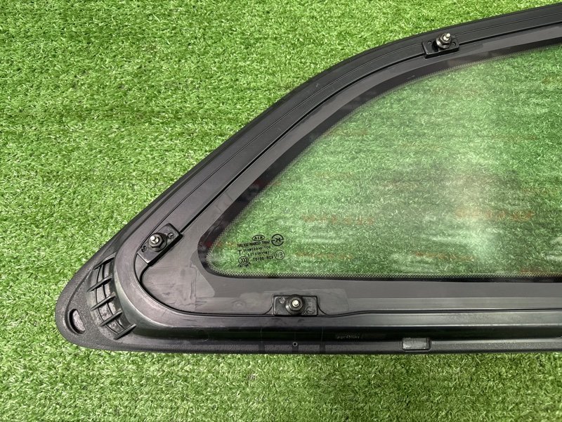 Стекло глухое заднее Kia Ceed 2 2015 SW