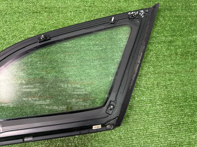 Стекло глухое заднее Kia Ceed 2 2015 SW