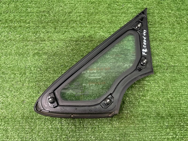 Стекло кузовное Kia Ceed 2 2015 SW