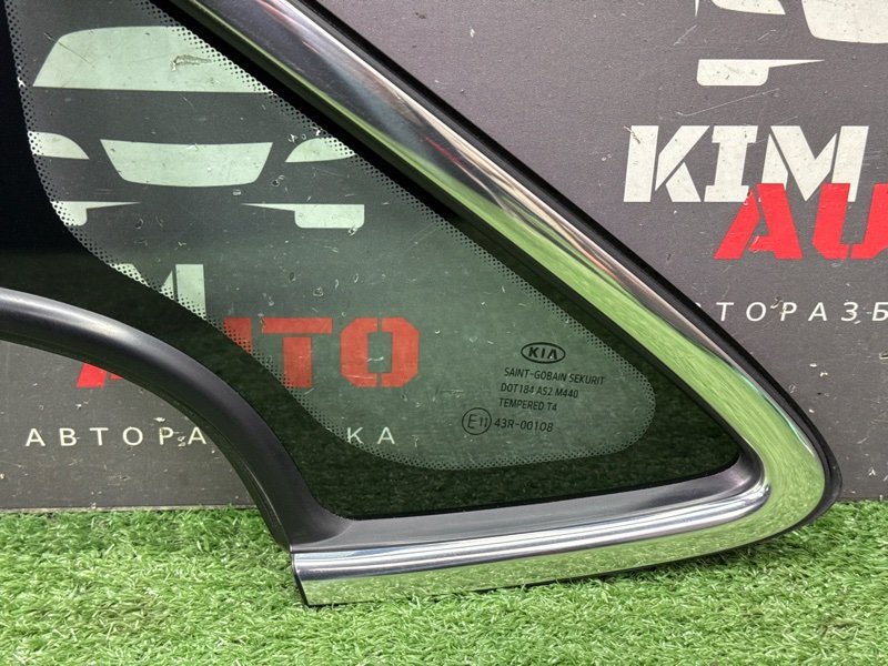 Стекло кузовное Kia Ceed 2 2015 SW