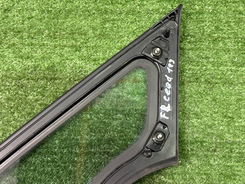 Стекло кузовное Kia Ceed 2 2015 SW