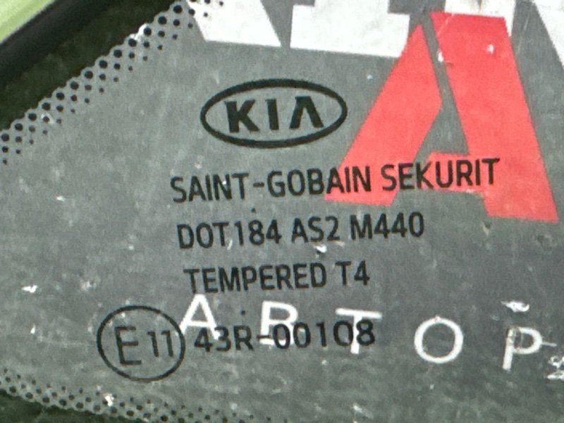 Стекло кузовное Kia Ceed 2 2015 SW