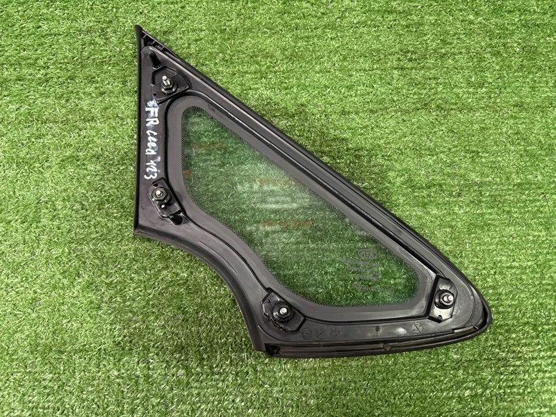 Стекло кузовное Kia Ceed 2 2015 SW