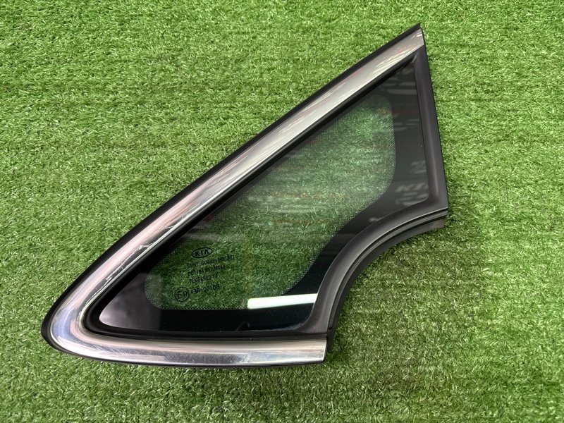 Стекло кузовное Kia Ceed 2 2015 SW