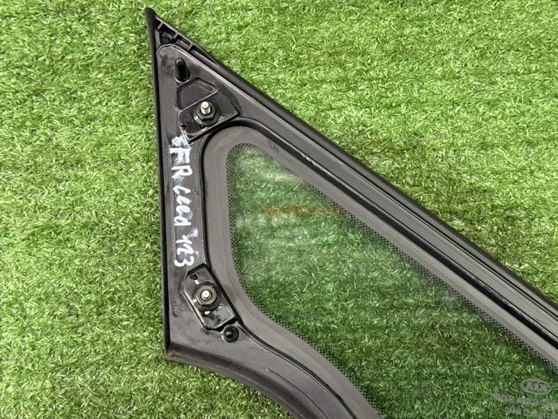 Стекло кузовное Kia Ceed 2 2015 SW