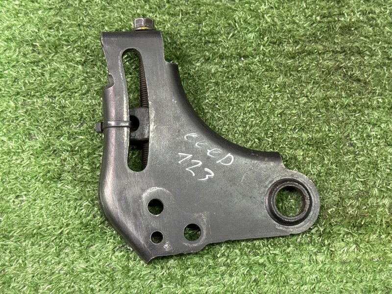 Кронштейн генератора Kia Ceed 2 2015 SW