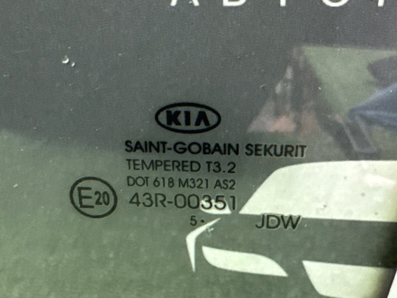 Стекло двери Kia Ceed 2 2015 SW