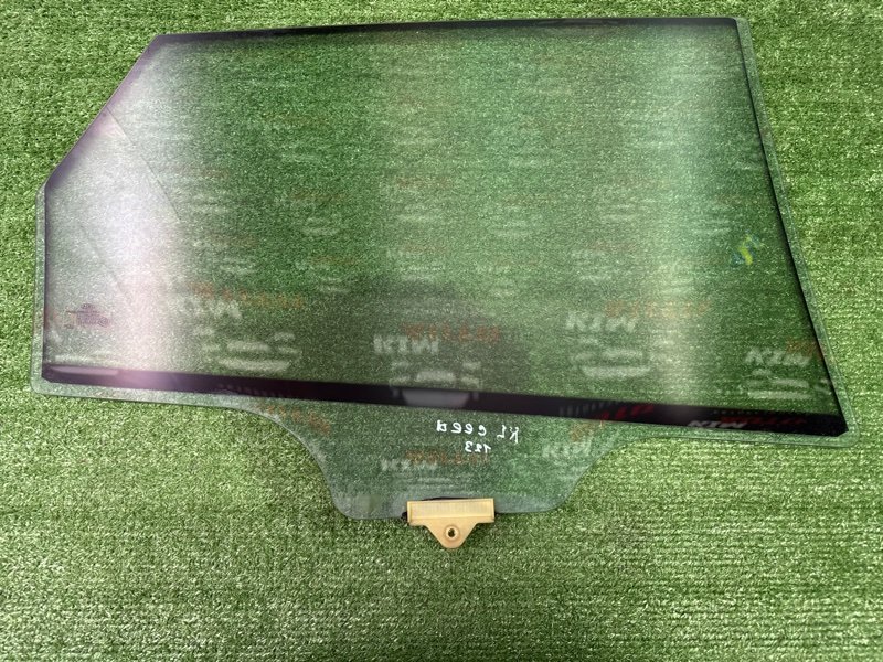 Стекло двери Kia Ceed 2 2015 SW