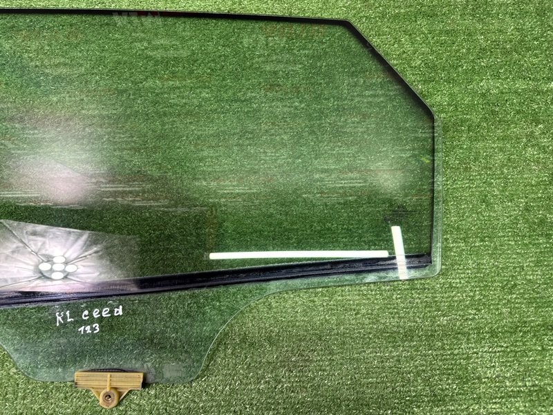 Стекло двери Kia Ceed 2 2015 SW