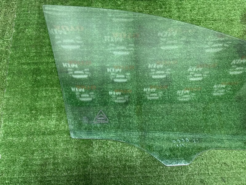 Стекло двери Kia Ceed 2 2015 SW