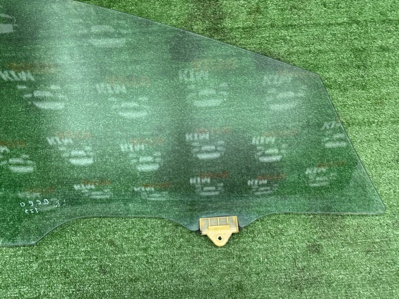 Стекло двери Kia Ceed 2 2015 SW