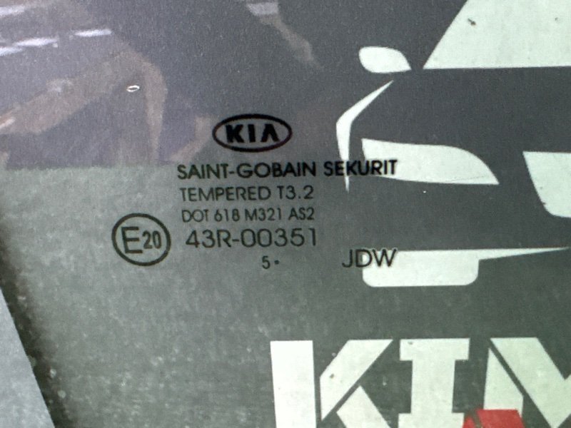 Стекло двери Kia Ceed 2 2015 SW