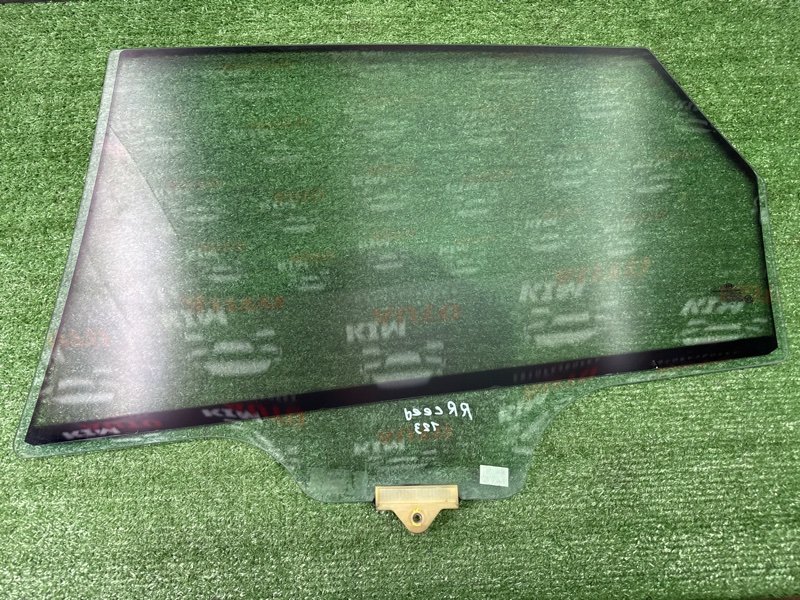 Стекло двери Kia Ceed 2 2015 SW