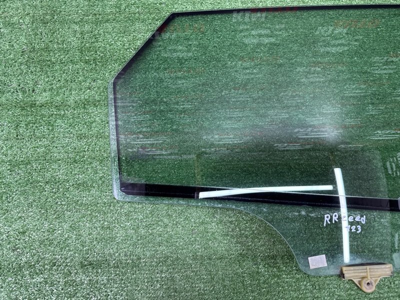 Стекло двери Kia Ceed 2 2015 SW