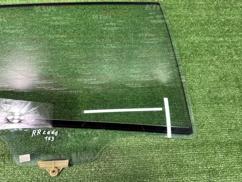 Стекло двери Kia Ceed 2 2015 SW