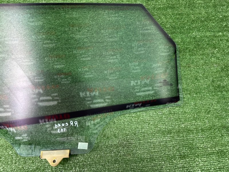 Стекло двери Kia Ceed 2 2015 SW