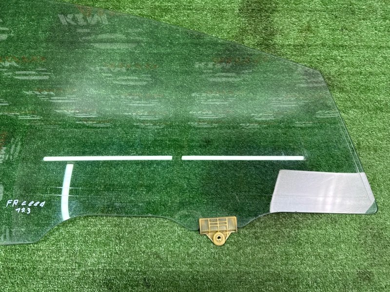 Стекло двери Kia Ceed 2 2015 SW