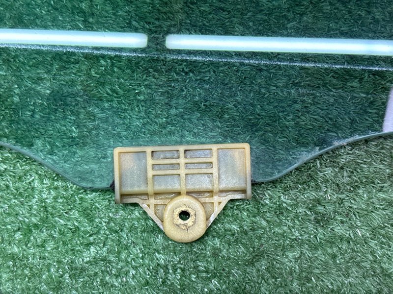 Стекло двери Kia Ceed 2 2015 SW