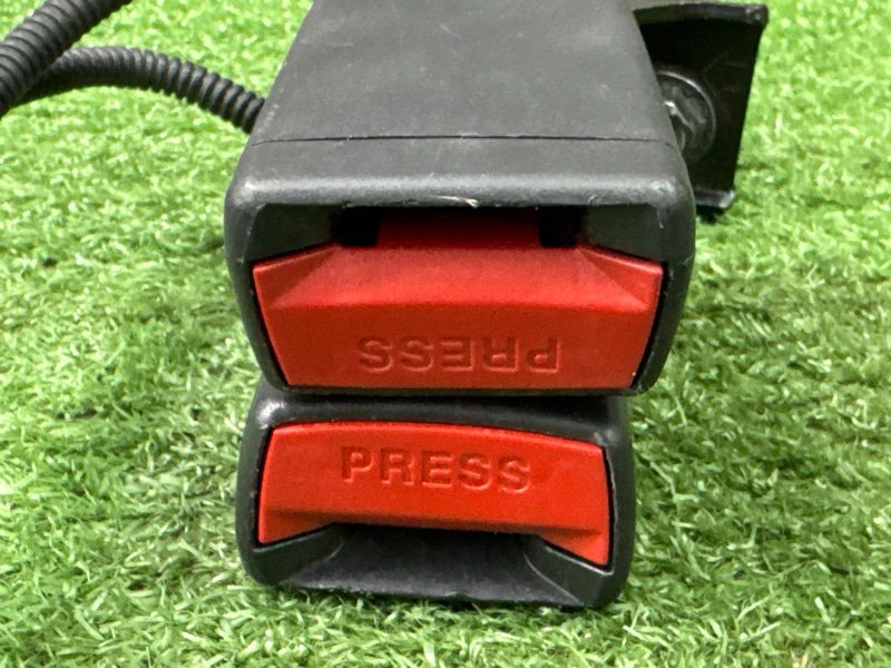 Замок ремня безопасности(двойной) Kia Ceed 2 2015 SW