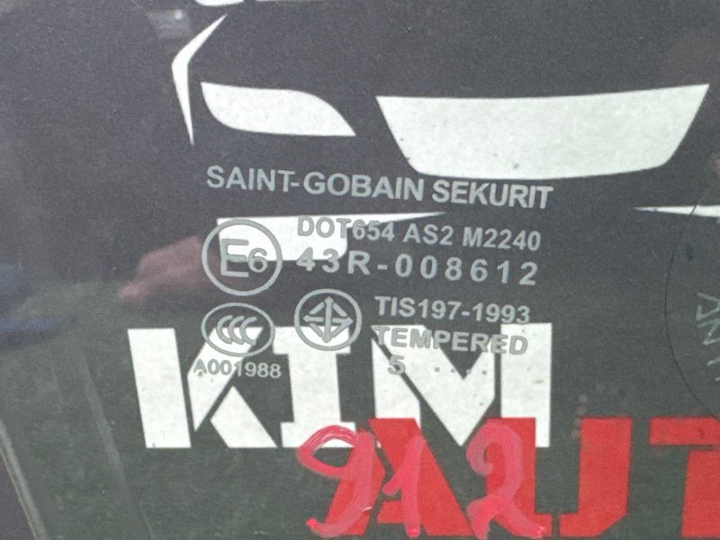 Стекло двери mazda mazda 3 BK