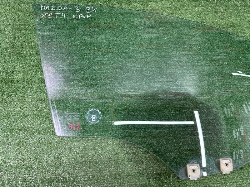 Стекло двери mazda mazda 3 BK