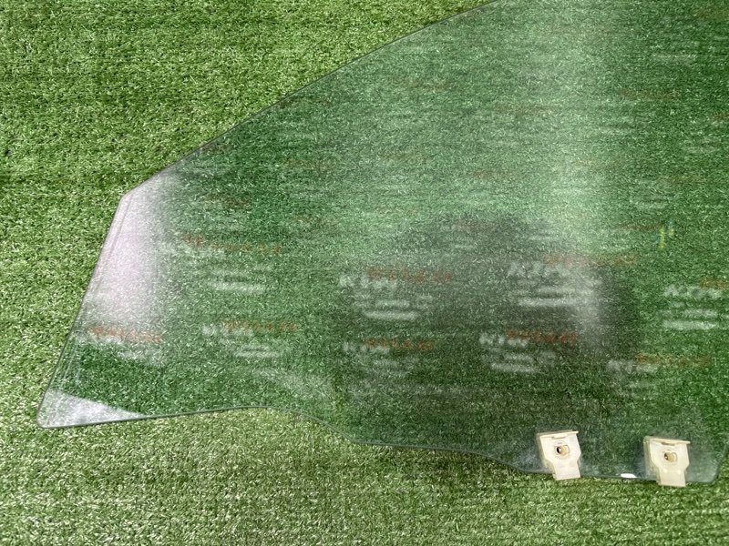 Стекло двери mazda mazda 3 BK