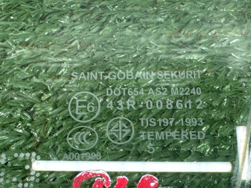 Стекло двери mazda mazda 3 BK