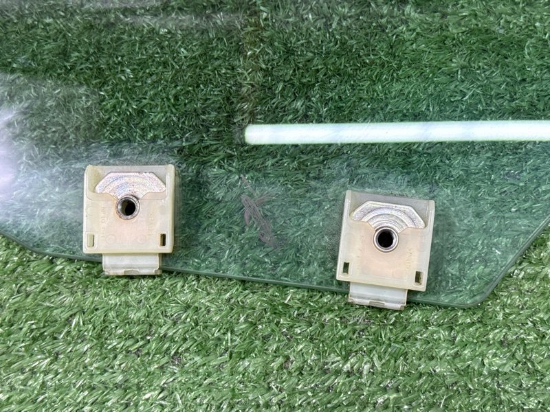 Стекло двери mazda mazda 3 BK