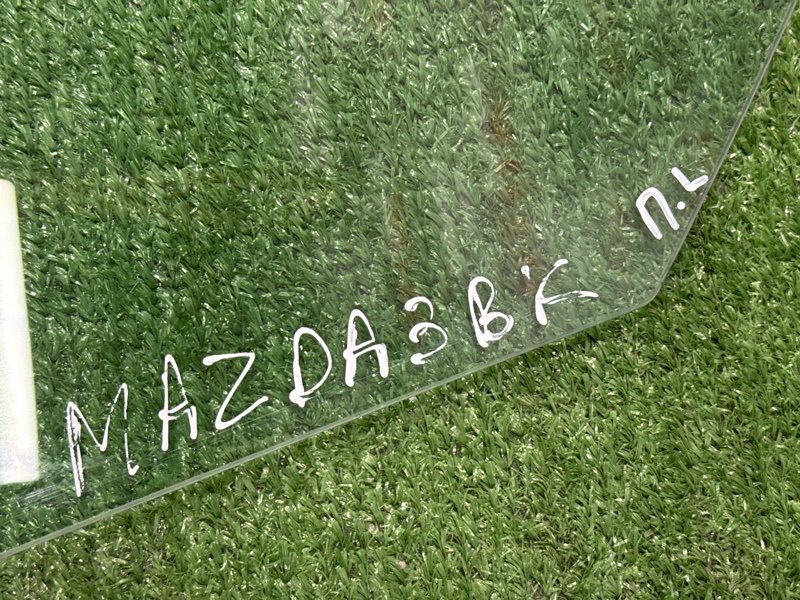 Стекло двери mazda mazda 3 BK