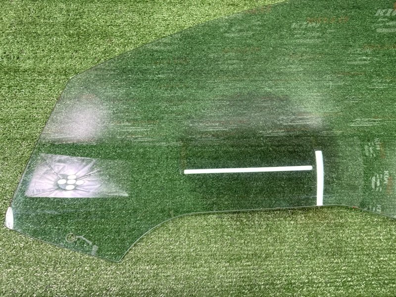 Стекло двери Peugeot 206