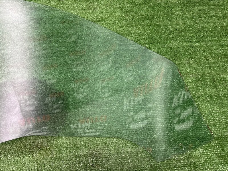 Стекло двери Peugeot 206