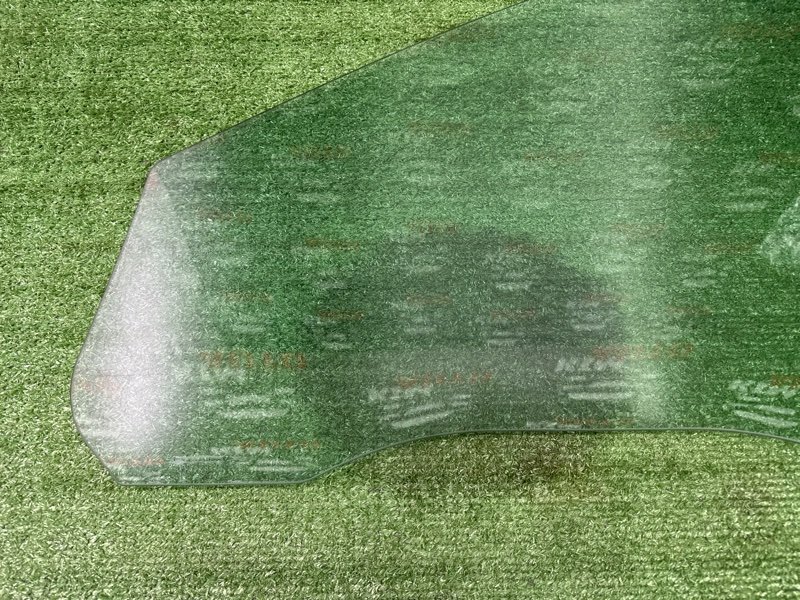 Стекло двери Ford Focus 2