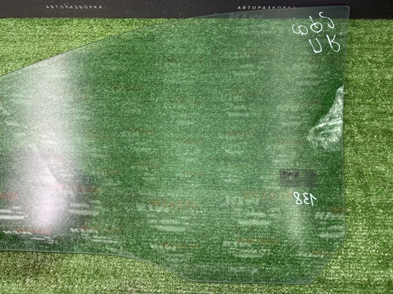 Стекло двери Ford Focus 2