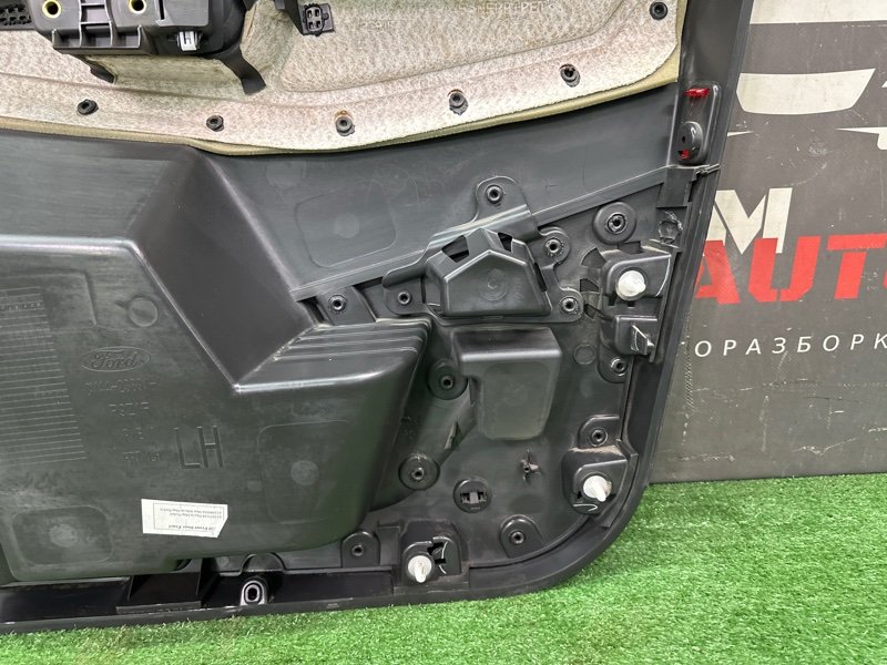 Обшивка двери Ford Kuga 2013 SUV