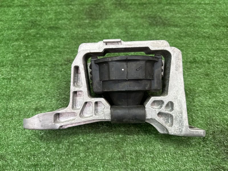 Подушка/опора двигателя Ford Kuga 2013 SUV