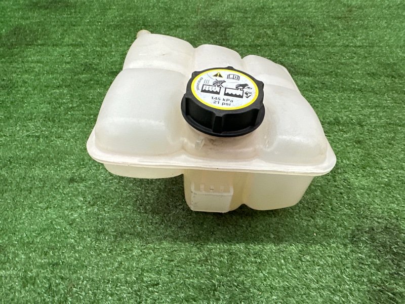 Бачок расширительный Ford Kuga 2013 SUV