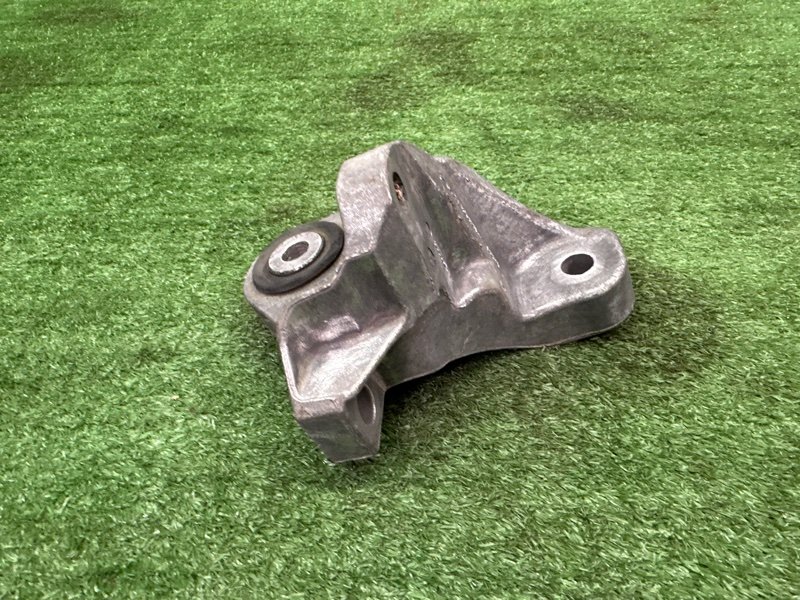 Кронштейн АКПП Ford Kuga 2013 SUV