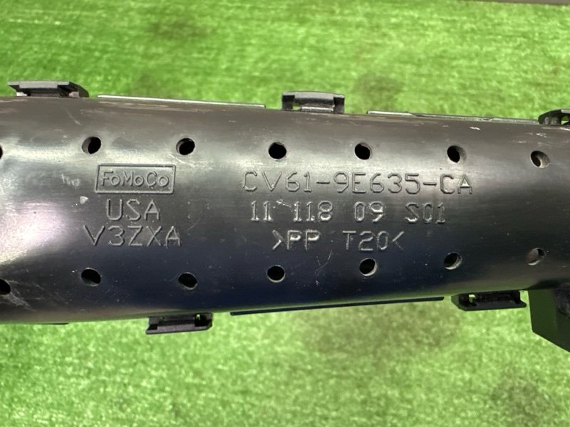 Воздухозаборник Ford Kuga 2013 SUV