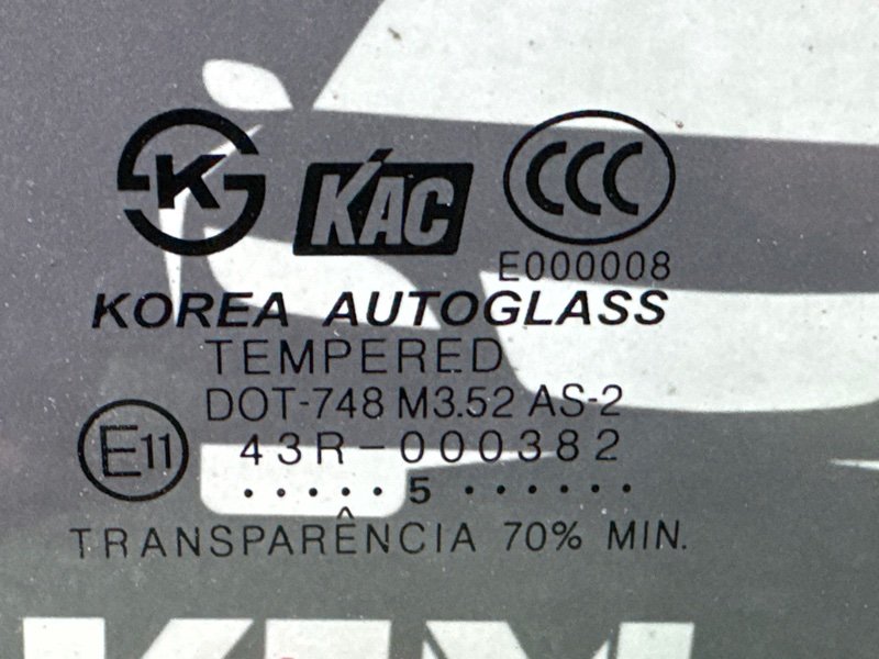 Стекло двери Hyundai Sonata 4 EF